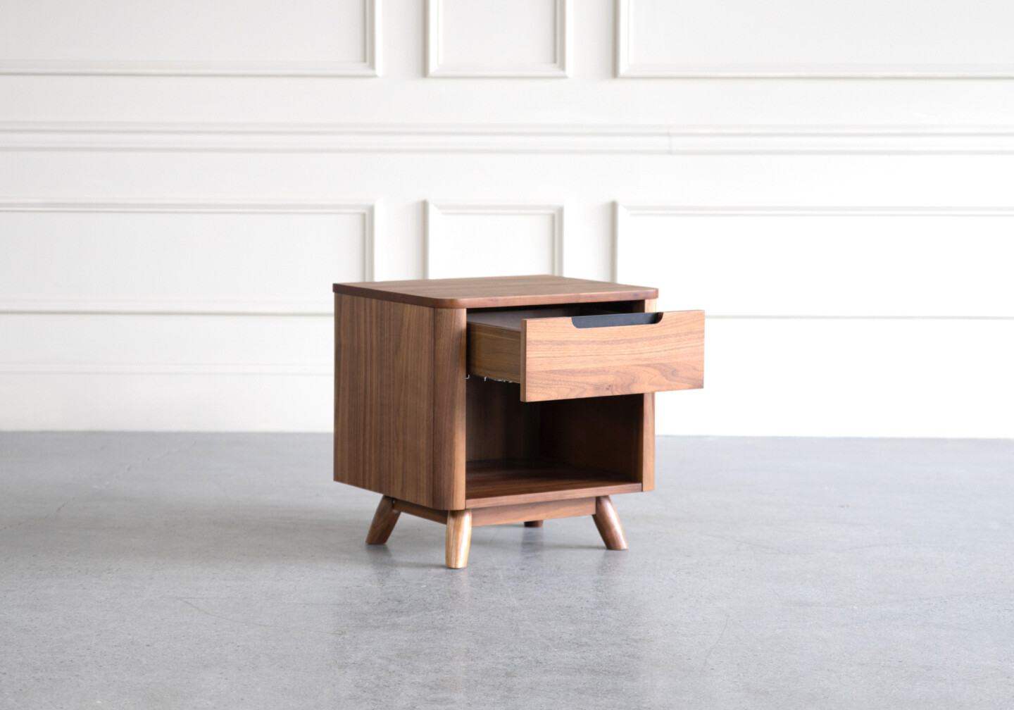 Tahoe Walnut Wood Nightstand | ScanDesigns