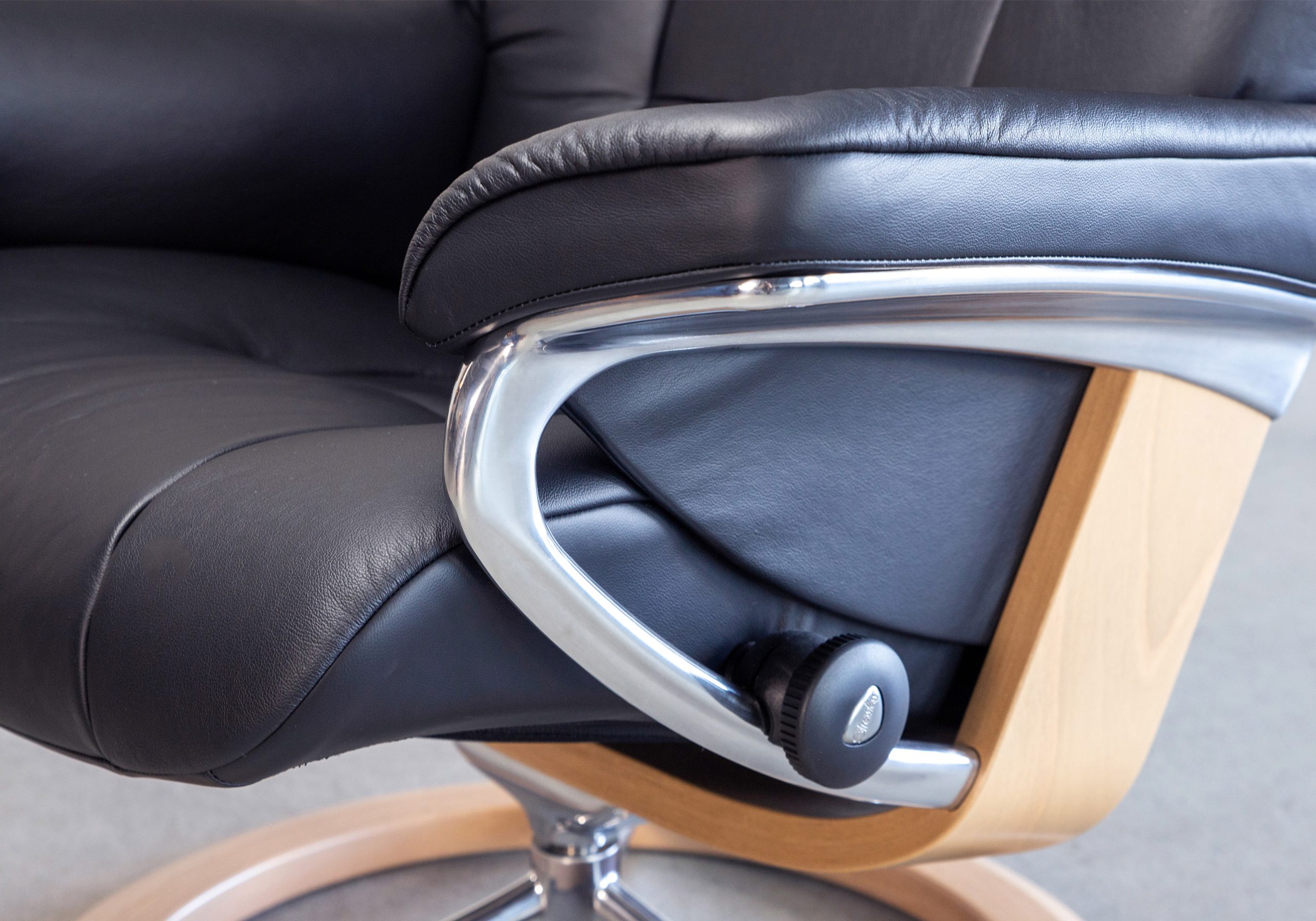 Mayfair Signature Recliner Black Close Up