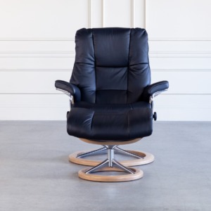 Mayfair Signature Recliner Black Front Mayfair Signature Recliner Black Front