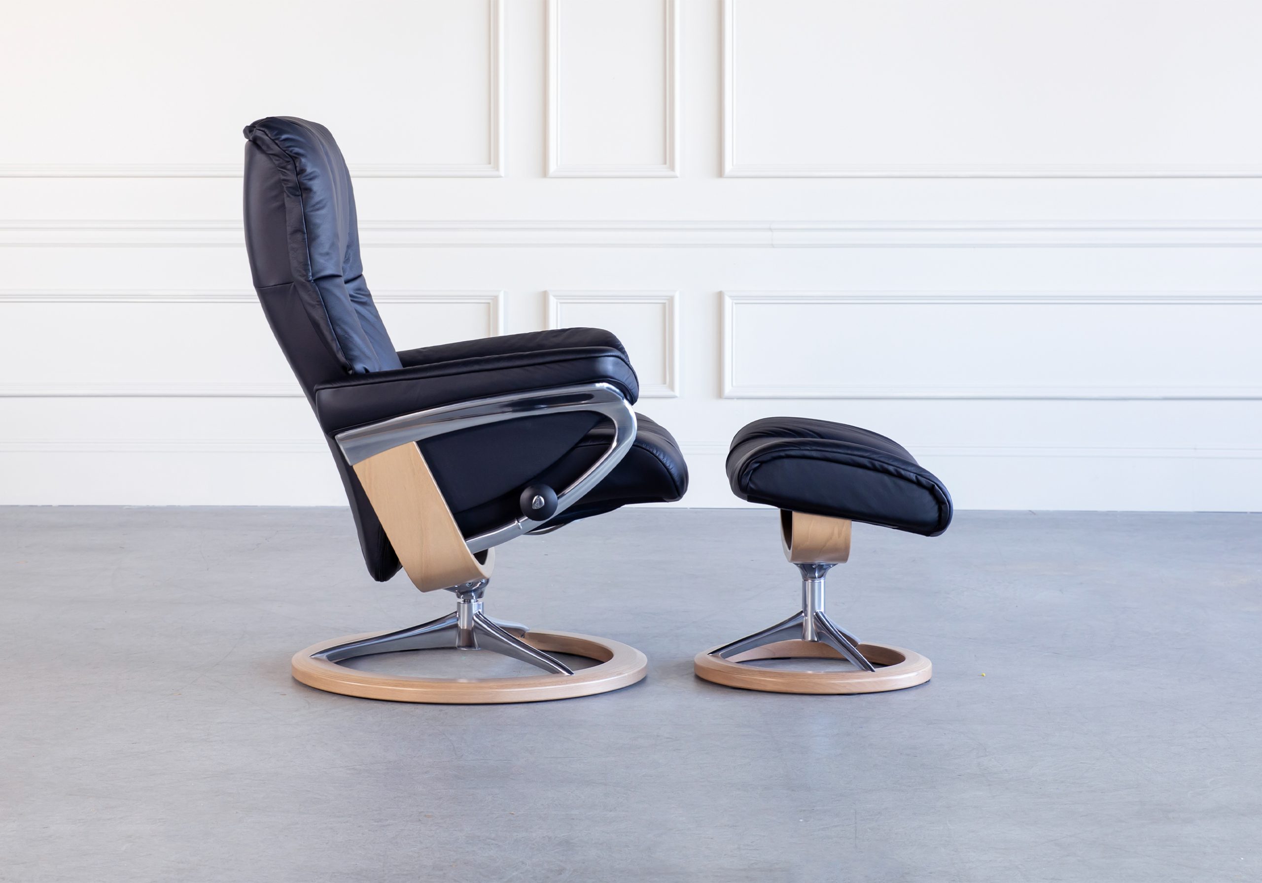 Mayfair Signature Recliner Black Side