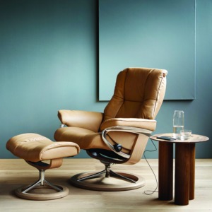 Stressless Mayfair Paloma Almond Signature Oak Stressless Mayfair Paloma Almond Signature Oak