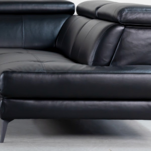 Marki Sectional Black Close Up SR Marki Sectional Black Close Up SR