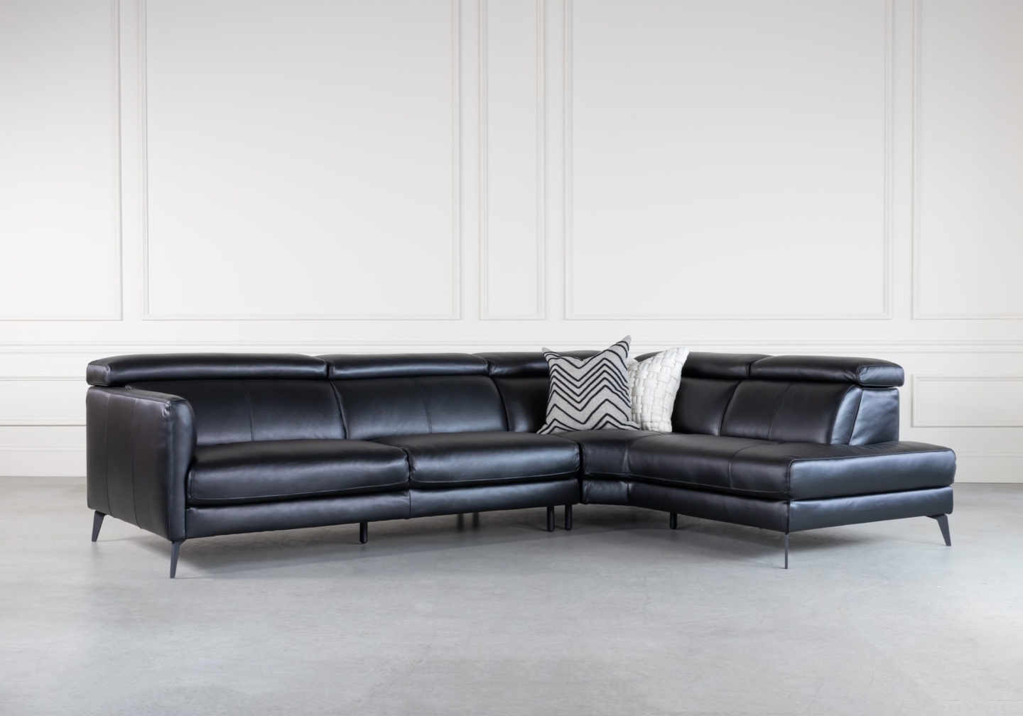 Marki Sectional Black Style