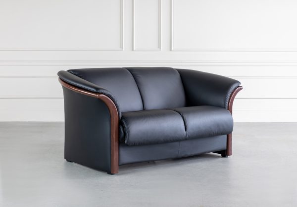 Ekornes Manhatten Loveseat in Paloma Black and Walnut, Angle