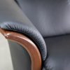 Ekornes Manhatten Loveseat in Paloma Black and Walnut, Detail