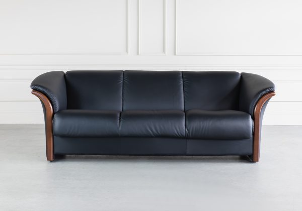 Ekornes Manhatten Sofa in Paloma Black and Walnut, Front