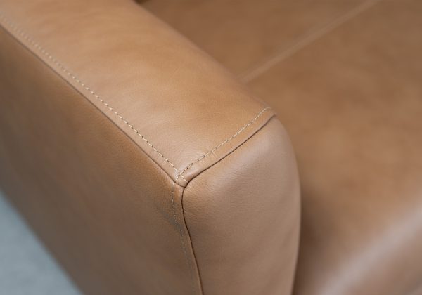 Marki Sofa in Butter, Detail