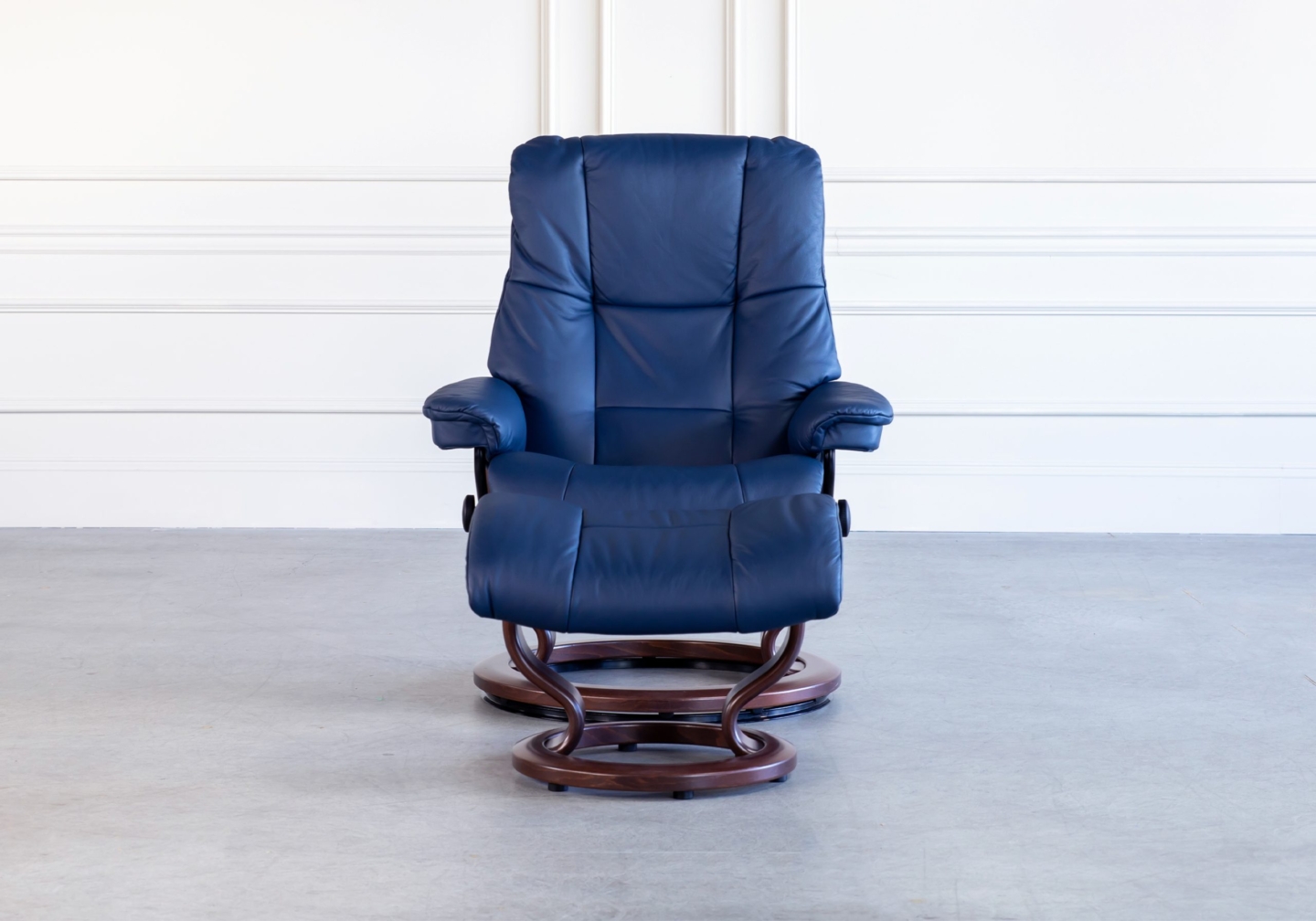 Mayfair Classic Recliner Oxford Blue Front