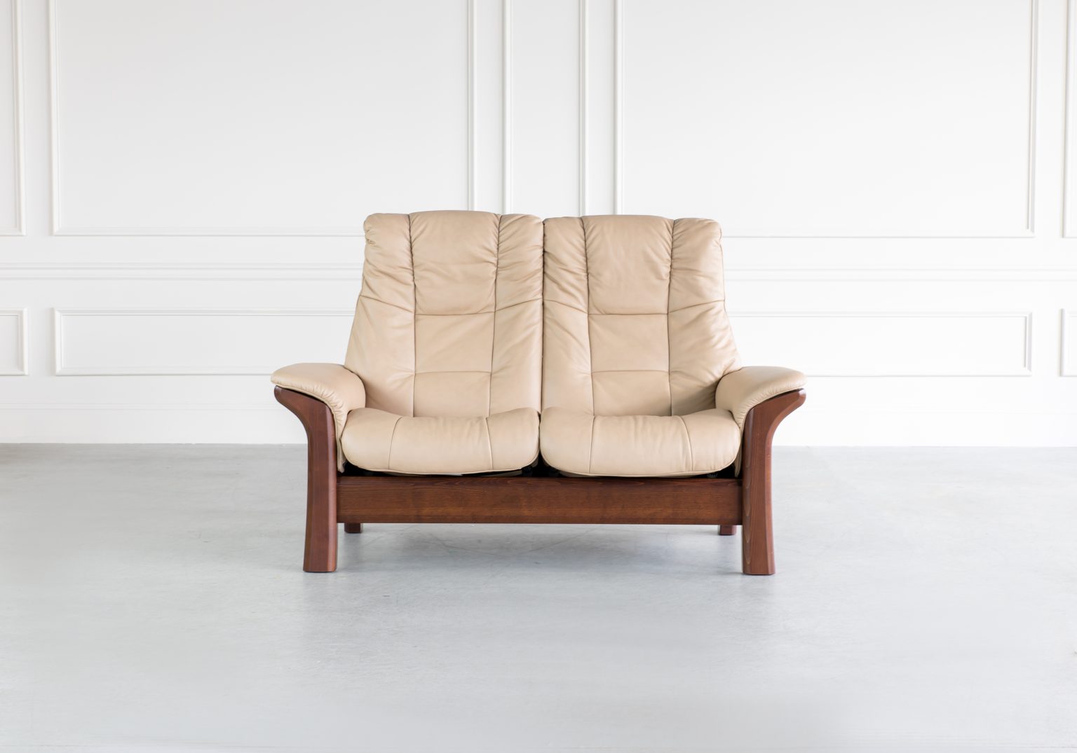 Stressless Windsor Loveseat Paloma Sand Walnut Front Featured