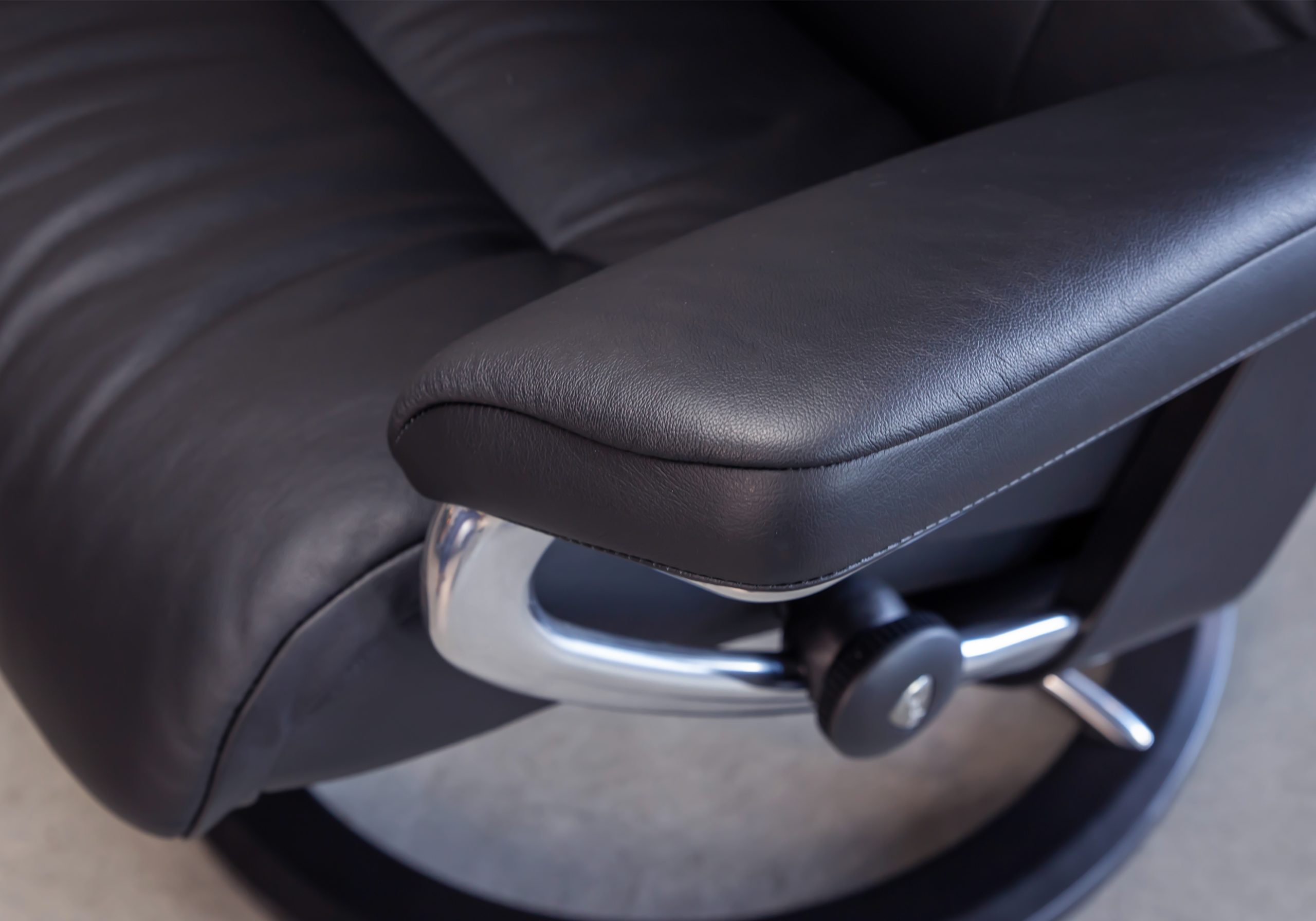 Ruby Signature Black Close Up