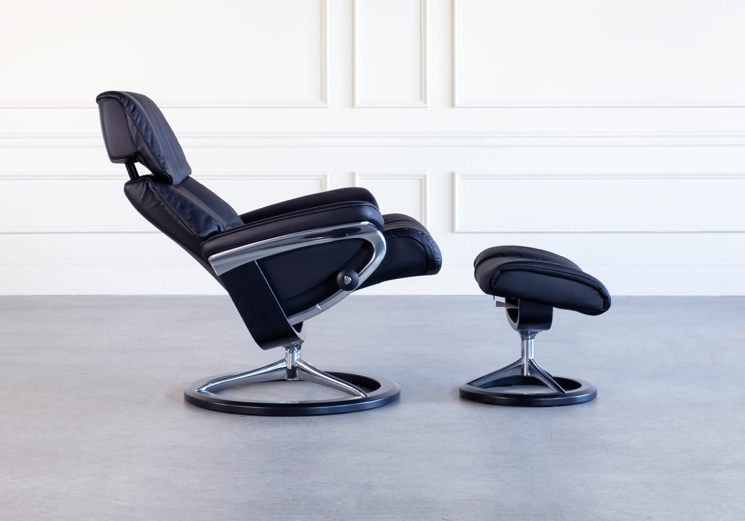 Ruby Signature Black Recline