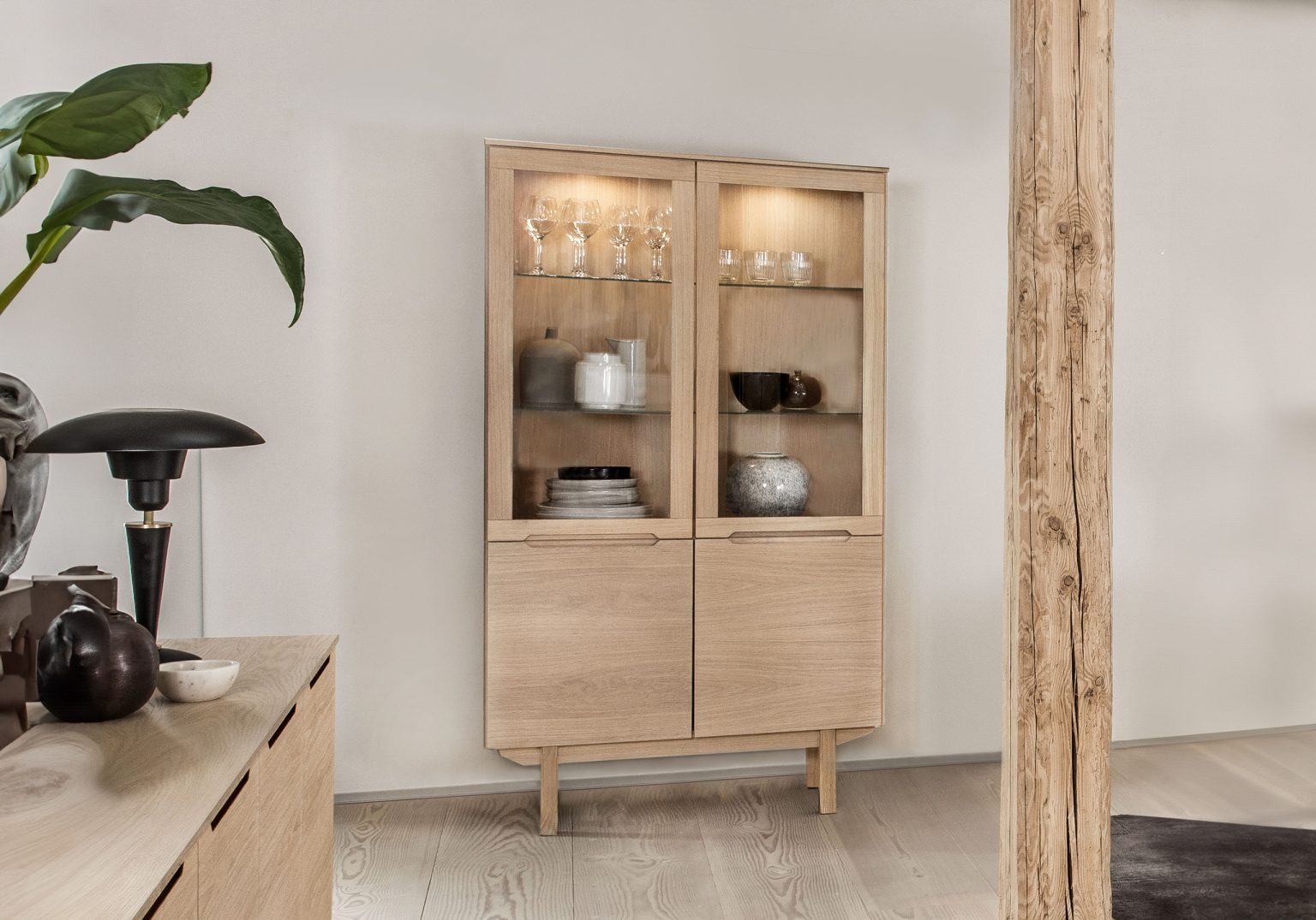 Skovby SM307 Display Cabinet 3
