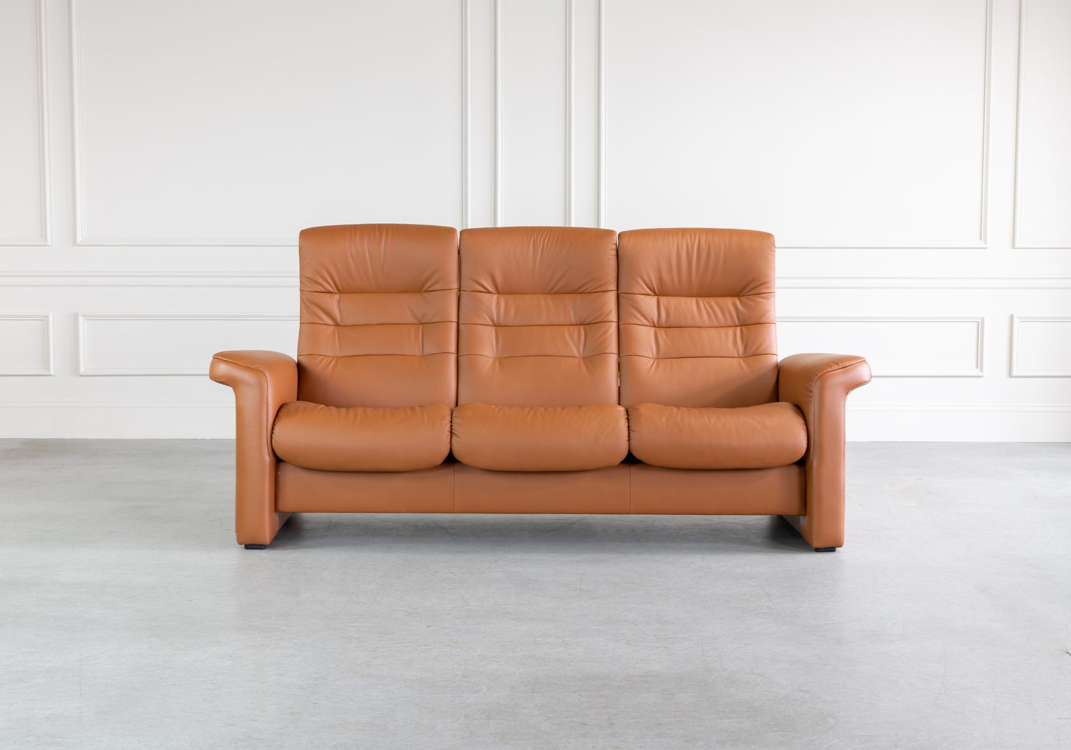 Stressless Sapphire Sofa Paloma Cognac Front Featured