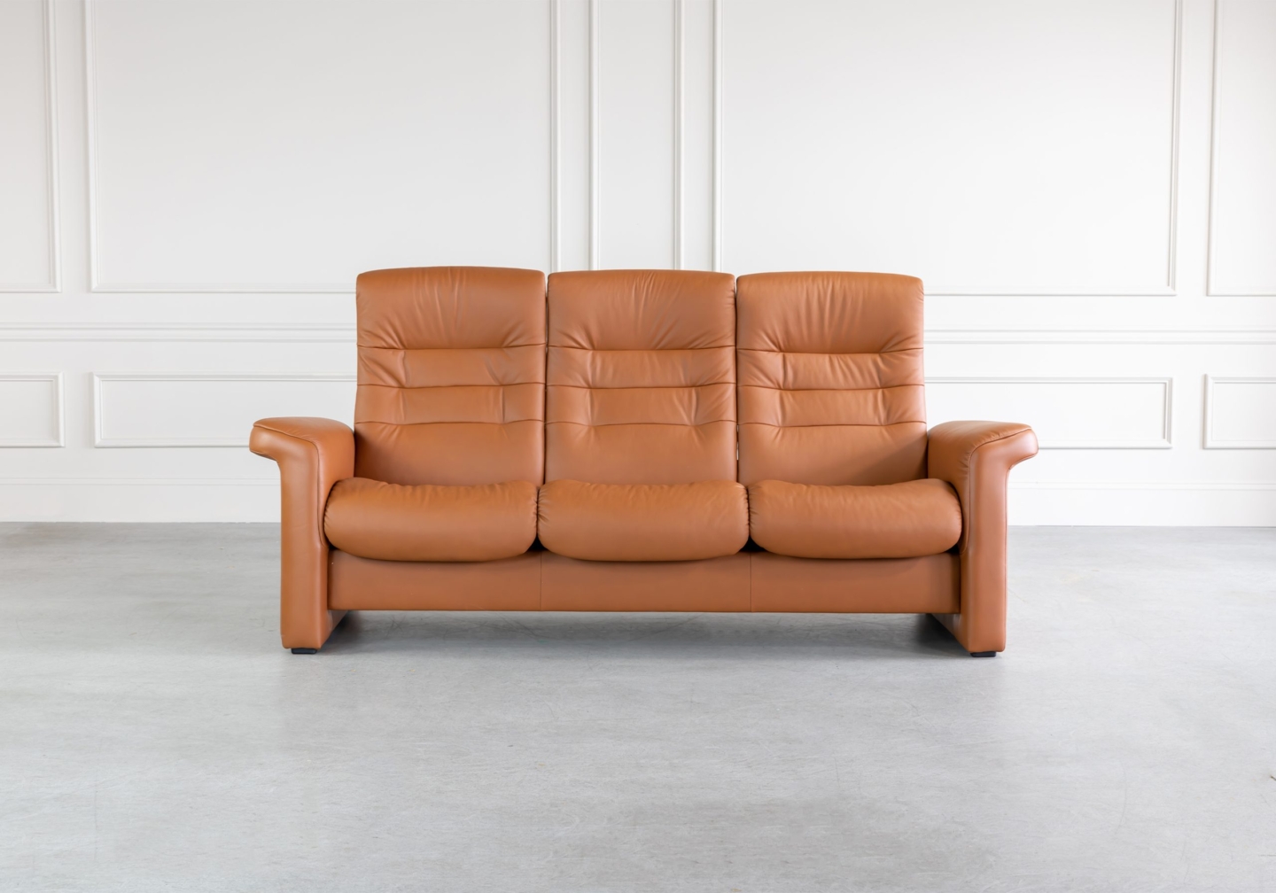 Stressless Sapphire Sofa Paloma Cognac Front Featured