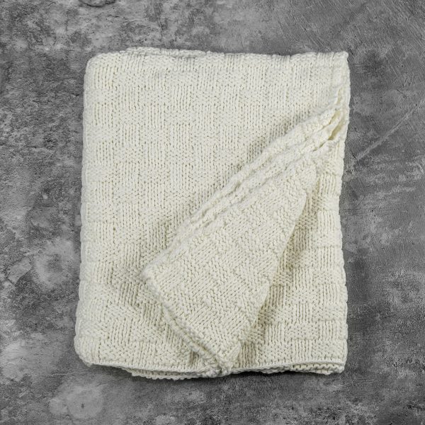 Basket Ivory Throw, Fold