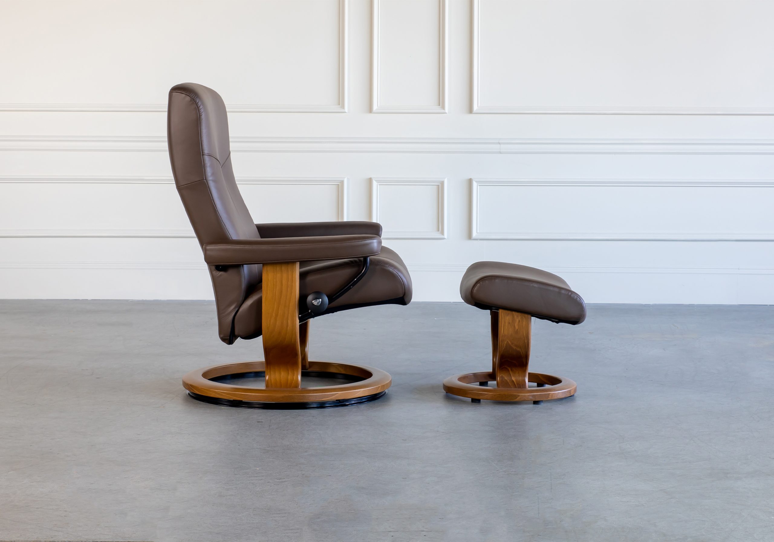 Stressless Dover Classic Swivel Leather Recliner ScanDesigns Furniture