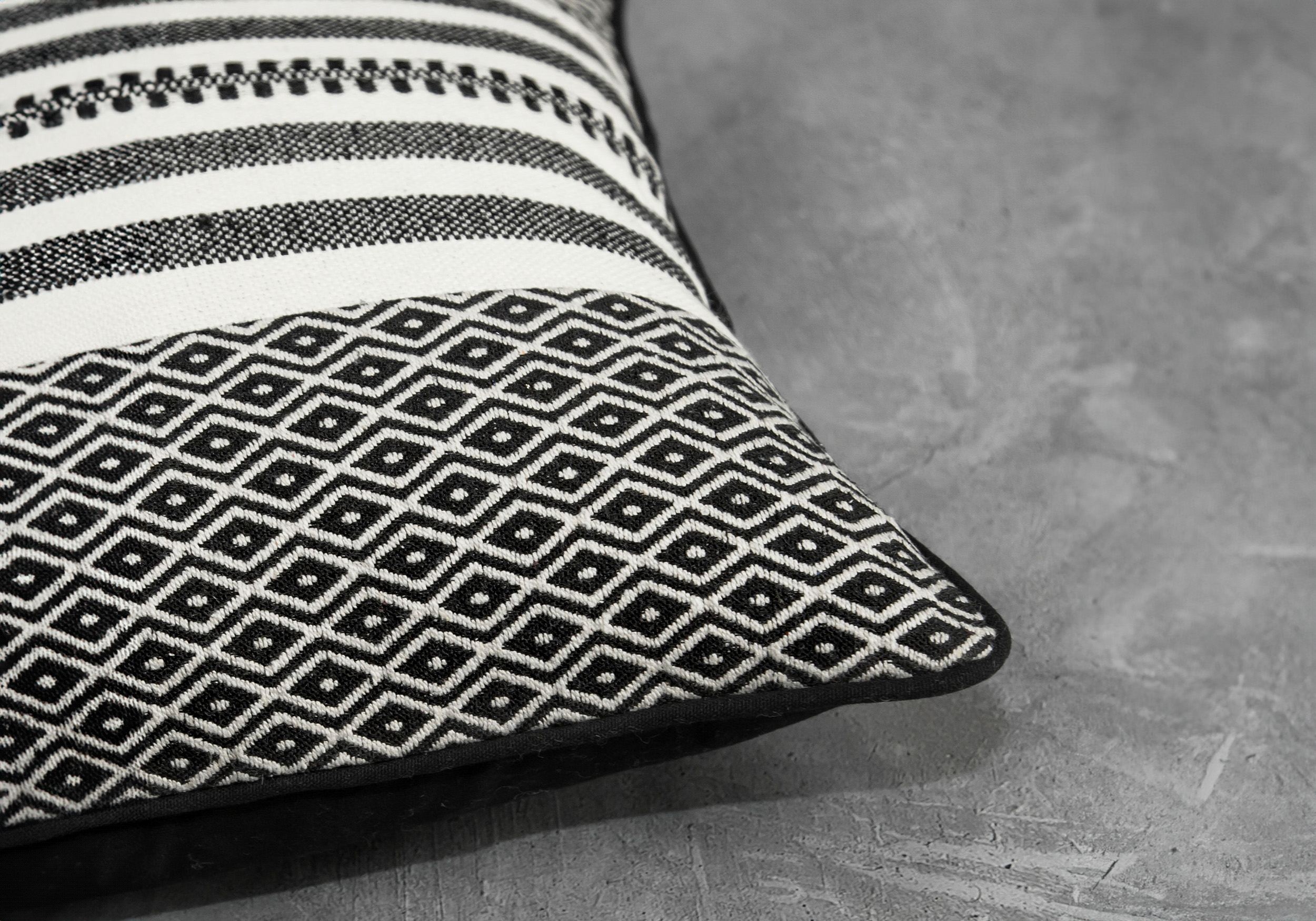 Pround Nat 20x20 Pillow - Close Up Pround Nat 20x20 Pillow - Close Up