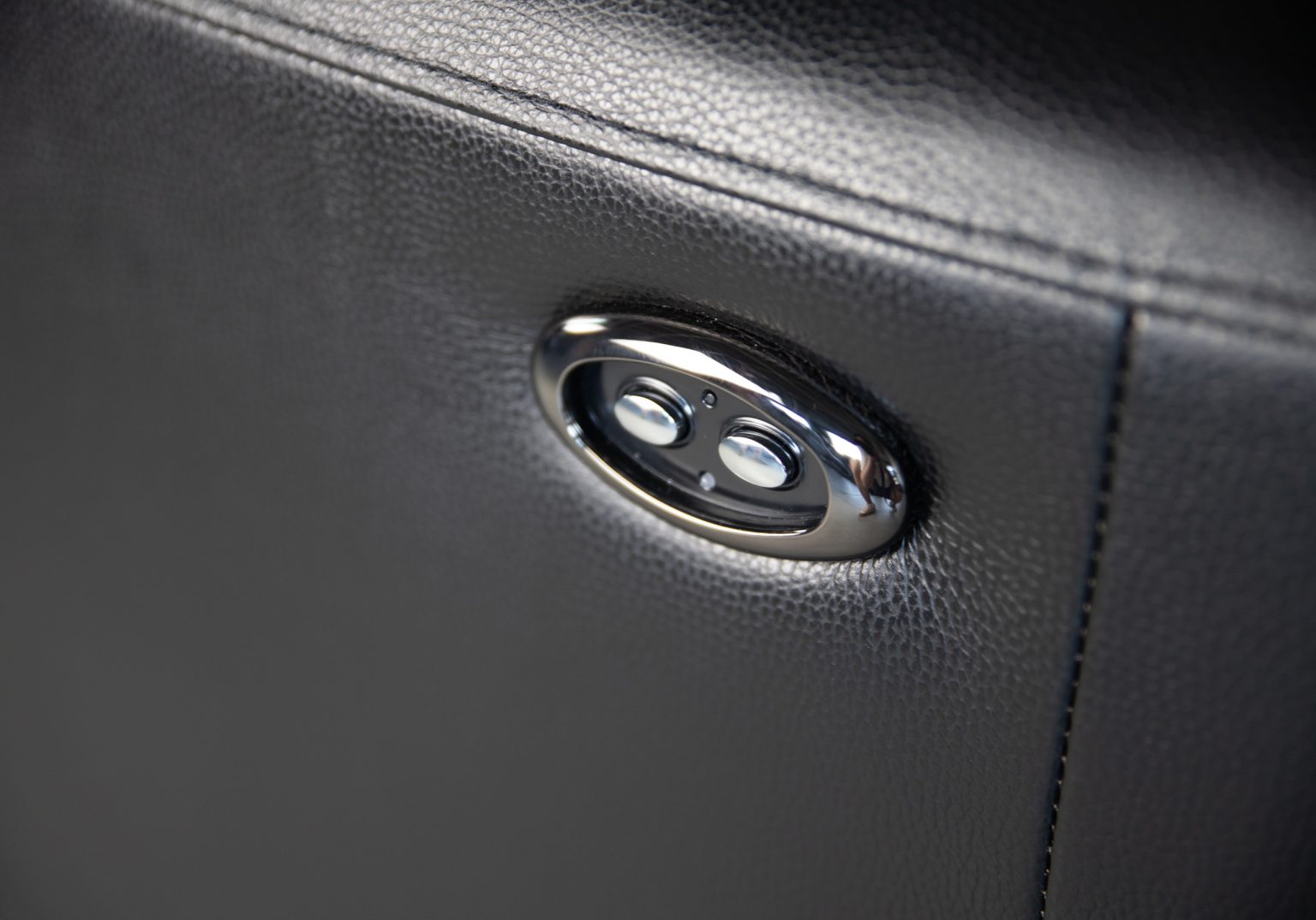 barclay loveseat black buttons