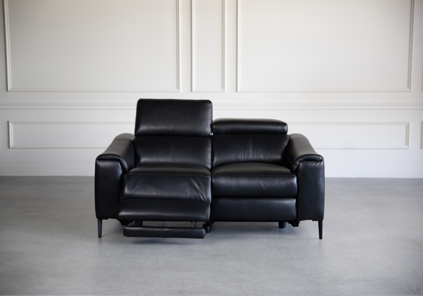 barclay loveseat black front recline