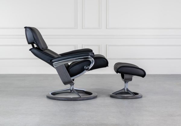 Stressless Admiral Signature in Paloma Black, Grey Base, Recline