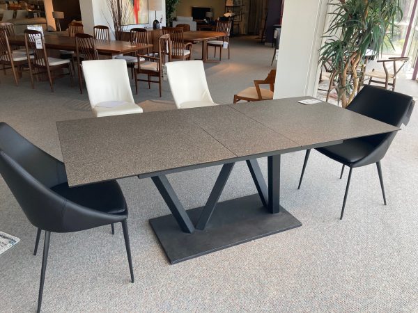 Breeze Dining Table