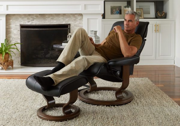 Stressless Admiral Classic in Black with New Walnut Base