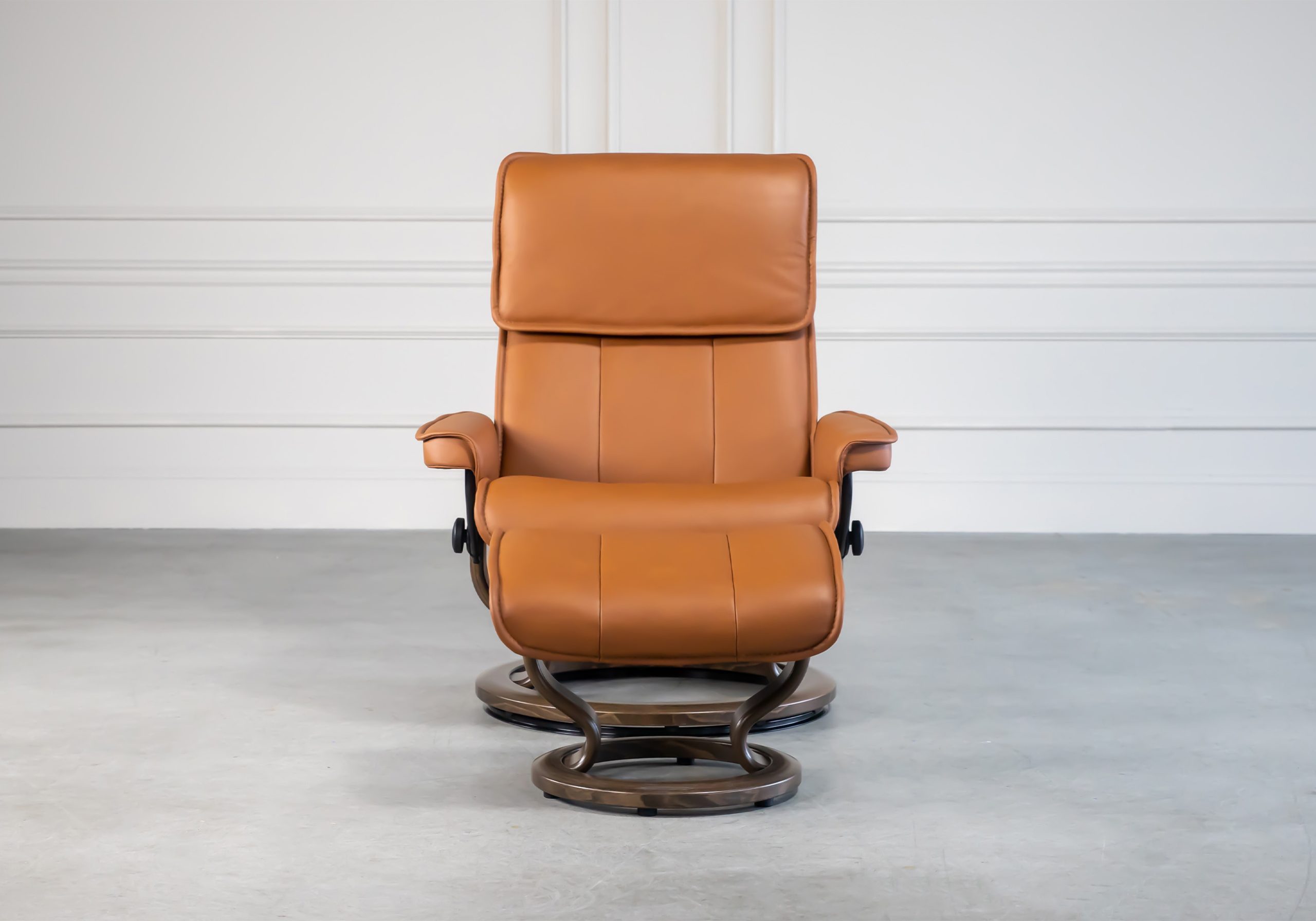 Stressless Admiral Classic Cognac New Walnut Front