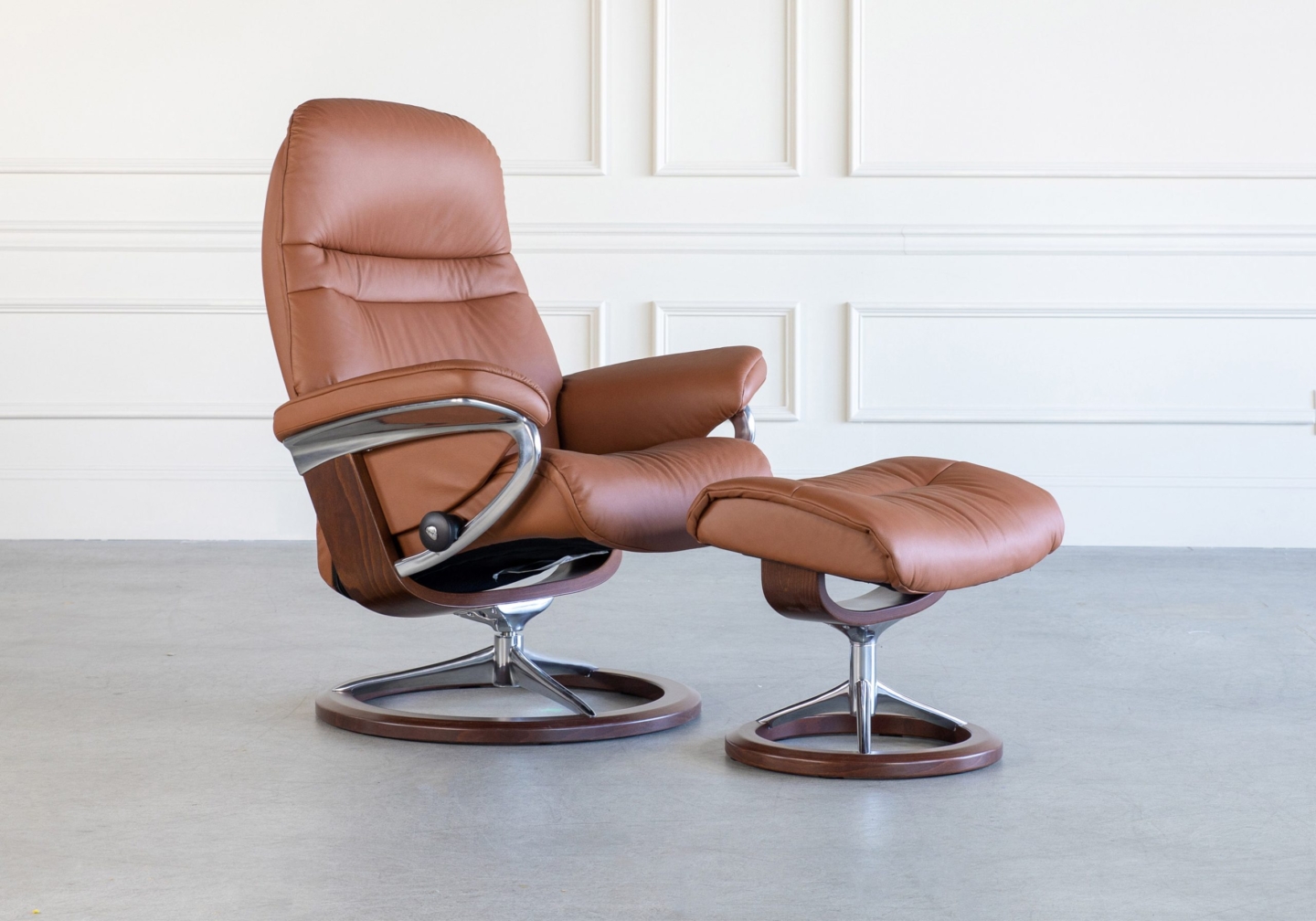 Sunrise Signature Recliner Cognac Angle