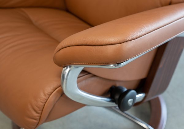 Sunrise Signature Recliner in Paloma Cognac, Close Up