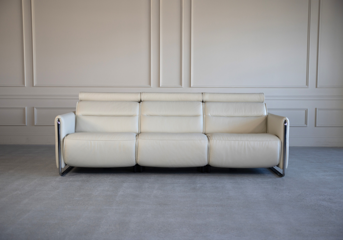 Emiliy Sofa Paloma L.Grey Front