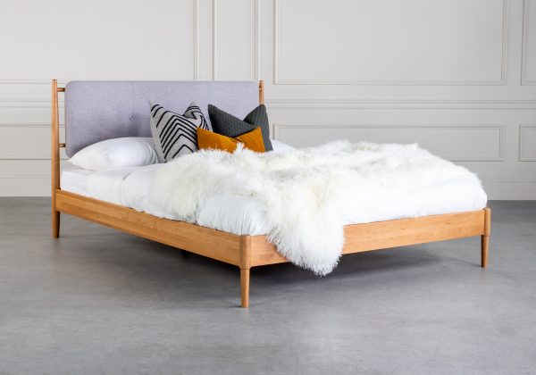 Axel Bed in Cherry, Angle