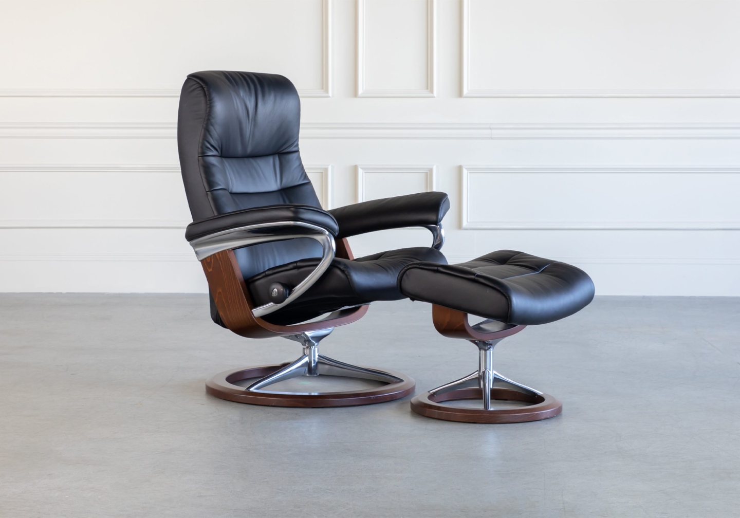 Opal Classic Recliner Black Angle