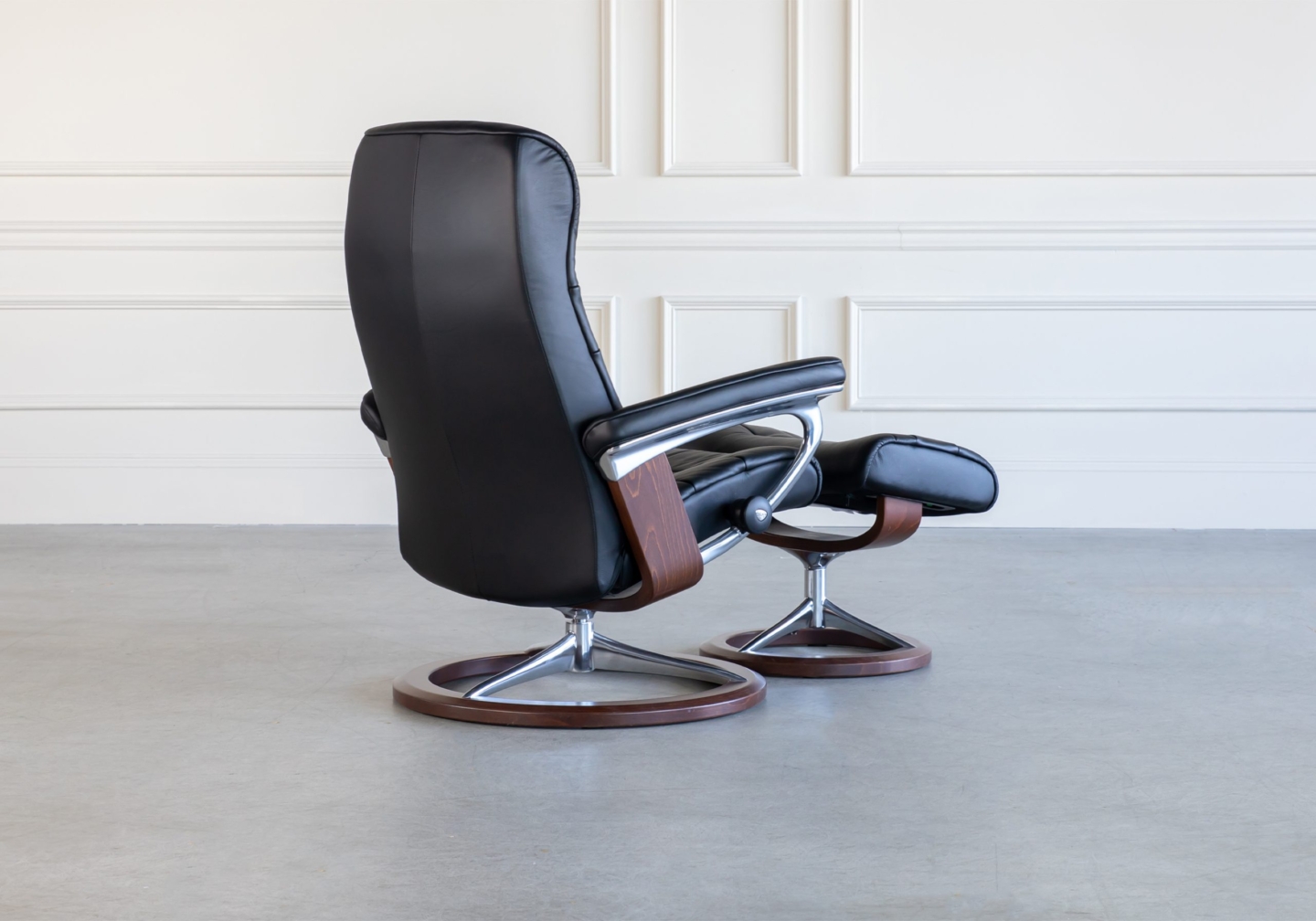 Stressless Opal Signature Swivel Leather Recliner | ScanDesigns