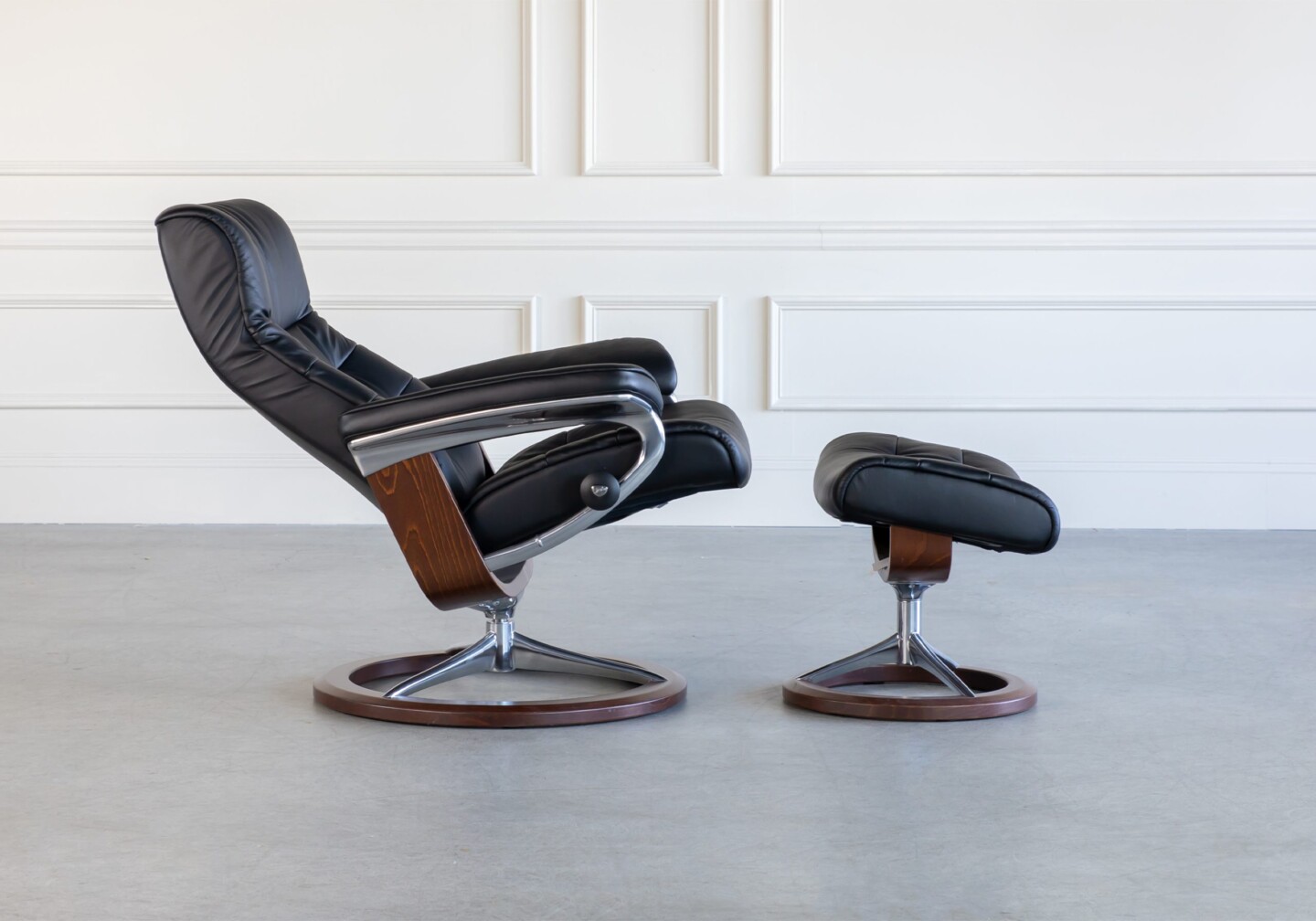 Stressless Opal Signature Swivel Leather Recliner | ScanDesigns