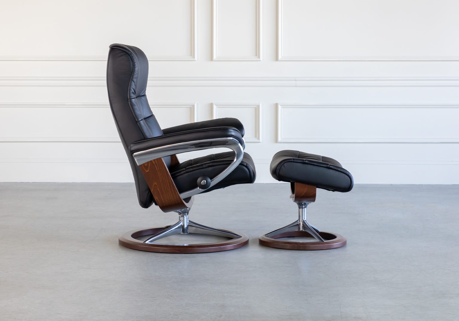 Opal Classic Recliner Black Side