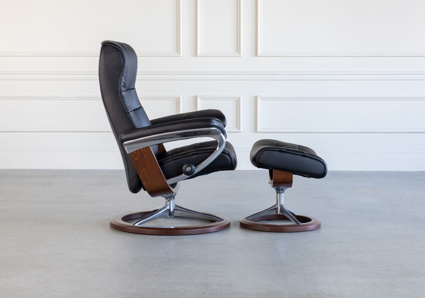 Stressless Opal Signature Swivel Leather Recliner | ScanDesigns