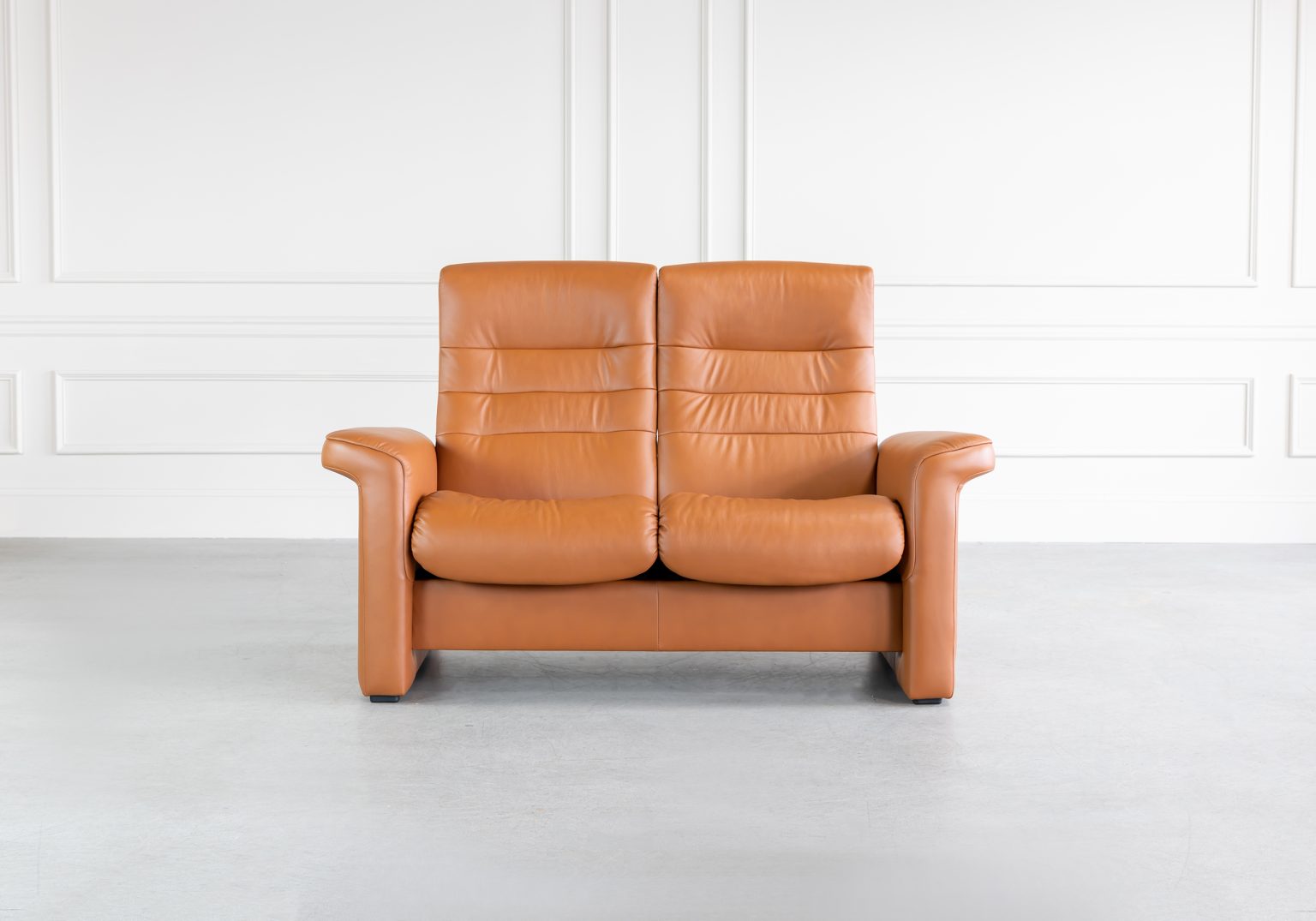 Stressless Sapphire Loveseat Paloma Cognac Front Featured