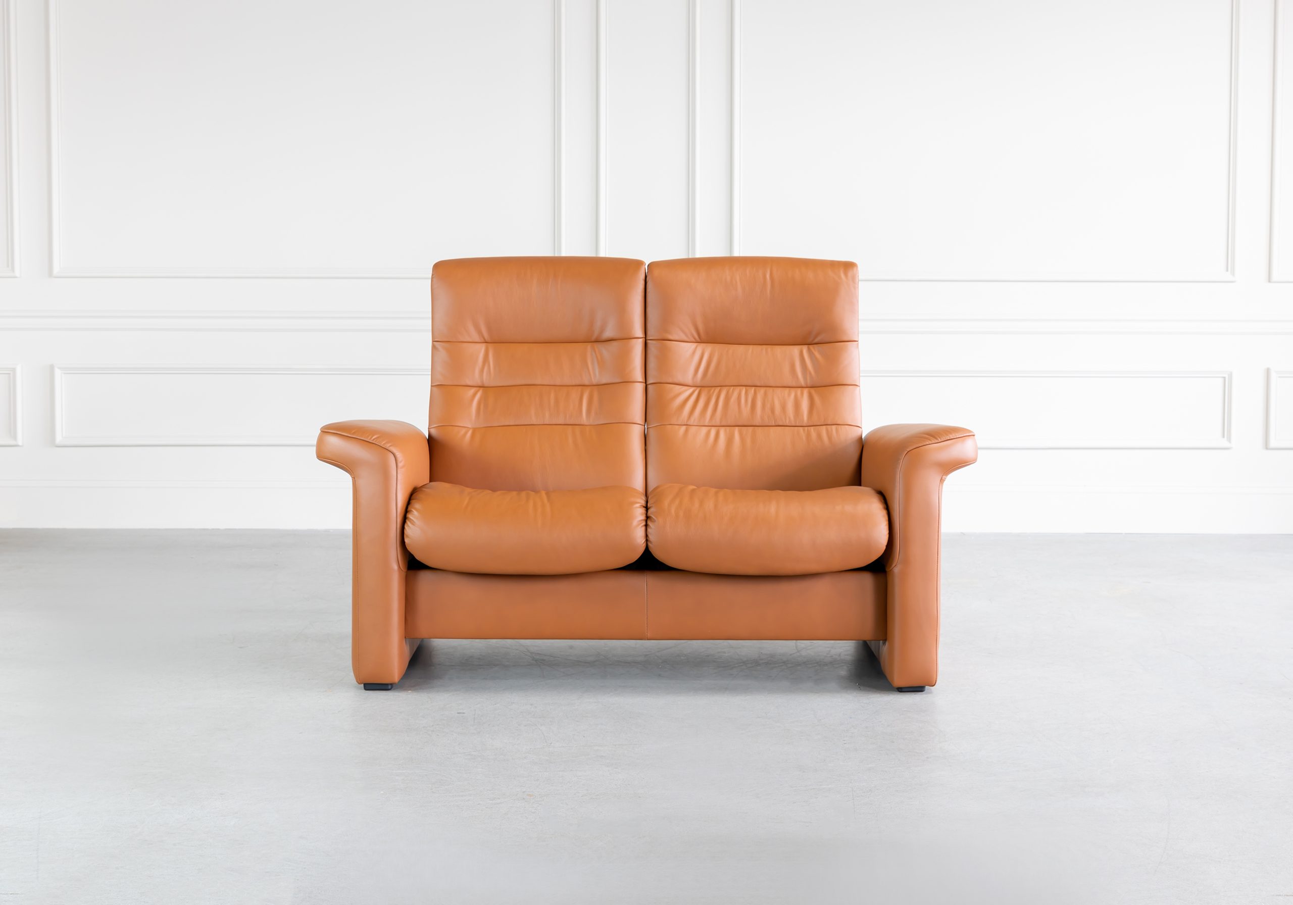 Stressless Sapphire Loveseat Paloma Cognac Front Featured