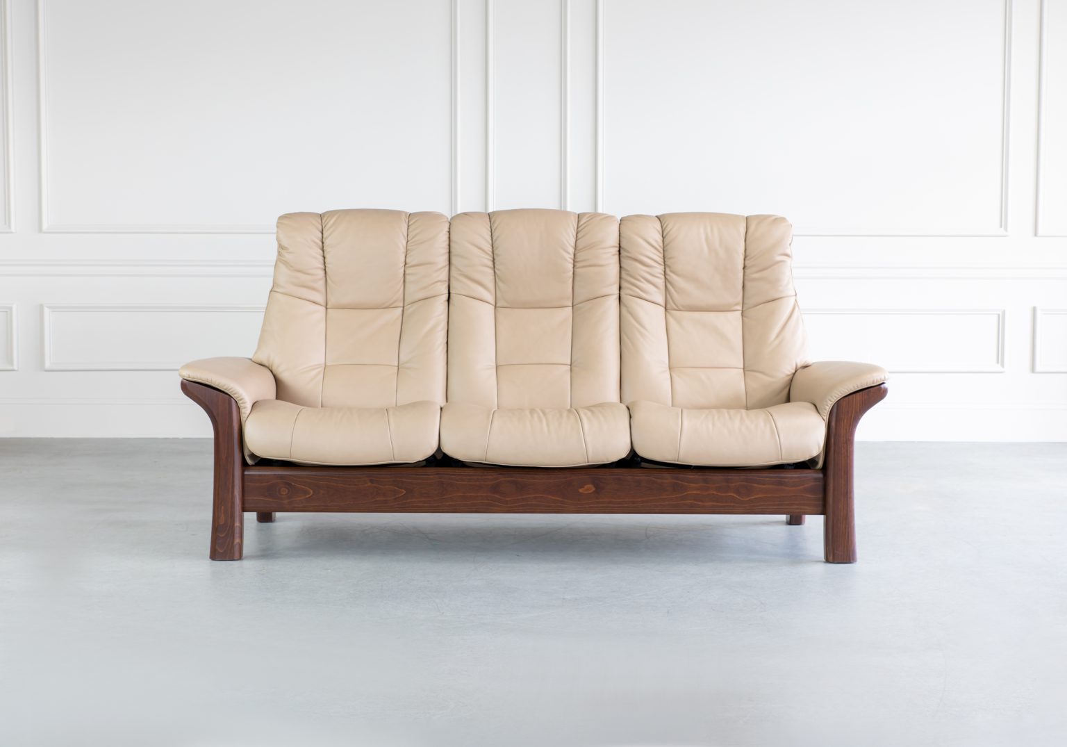 Stressless Windsor Sofa Paloma Sand Walnut Front Featured