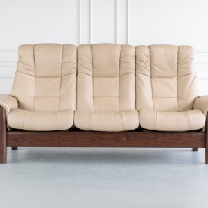 Stressless Windsor Sofa Paloma Sand Walnut Front Stressless Windsor Sofa Paloma Sand Walnut Front