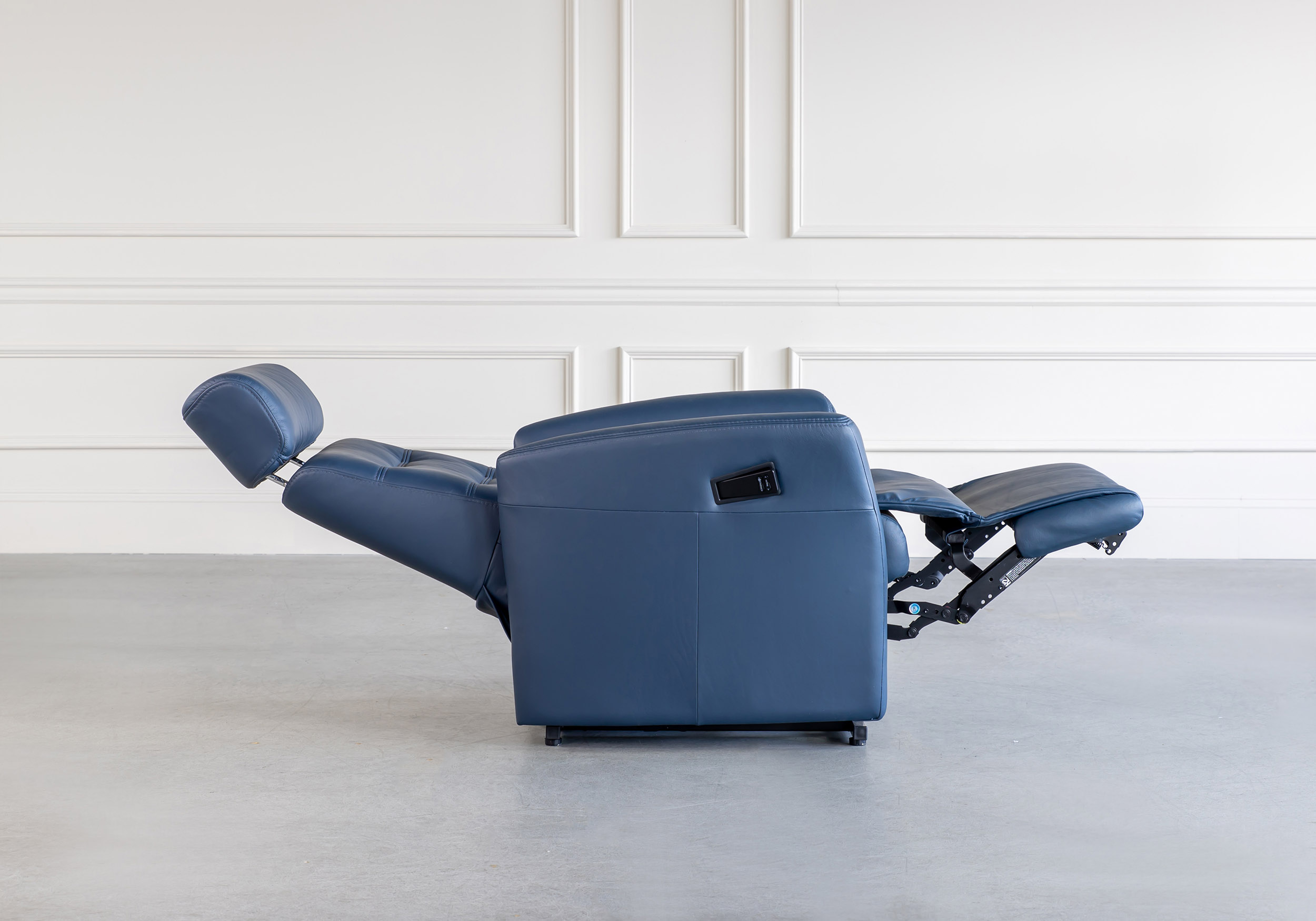 King Lift Chair Midnight Recline