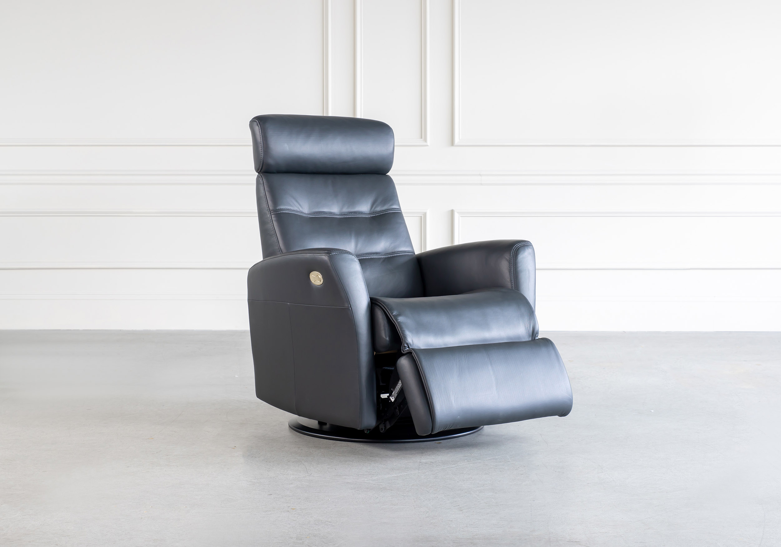 King Recliner Onyx Angle Recliner