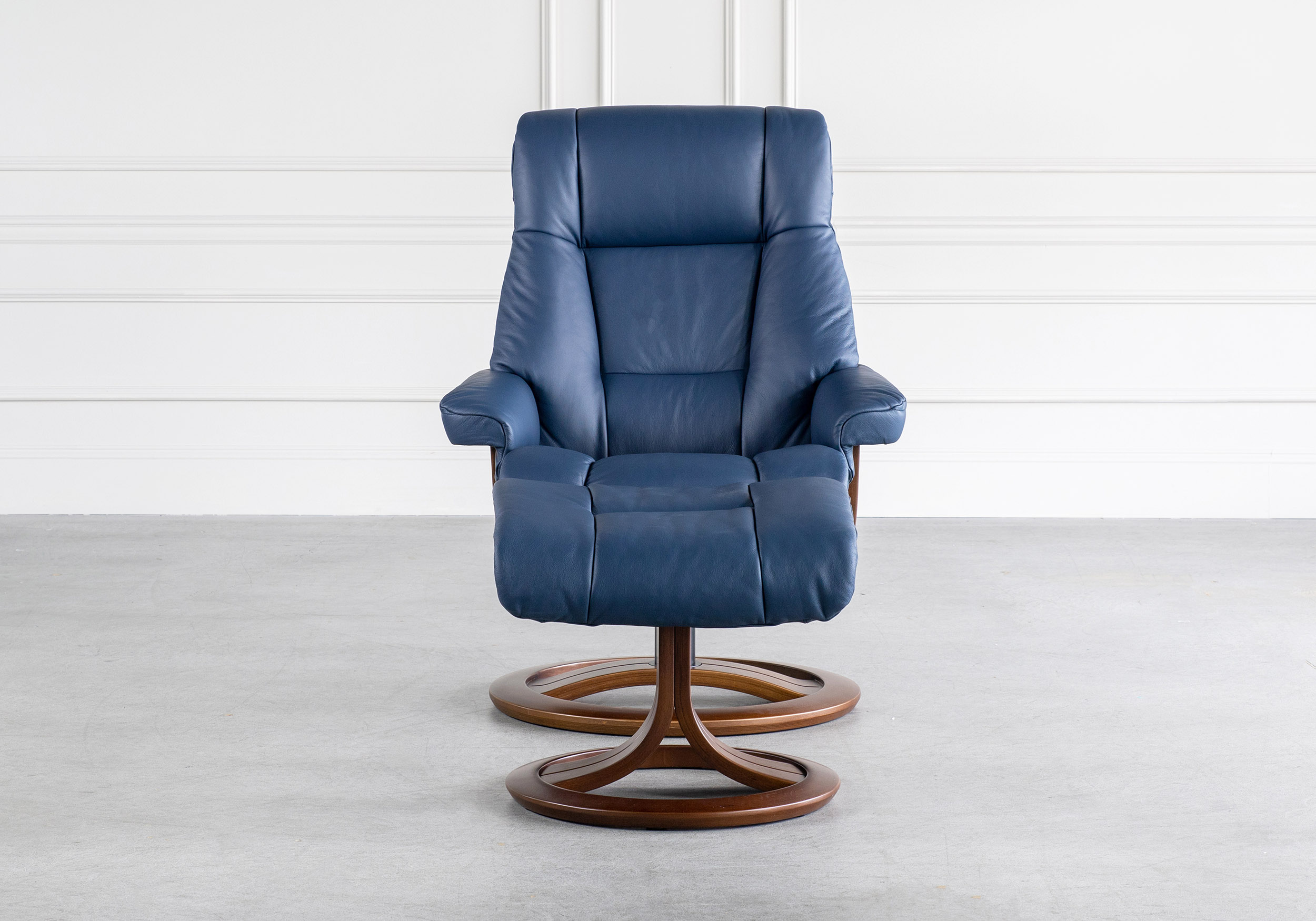 Magic Recliner Midnight Front