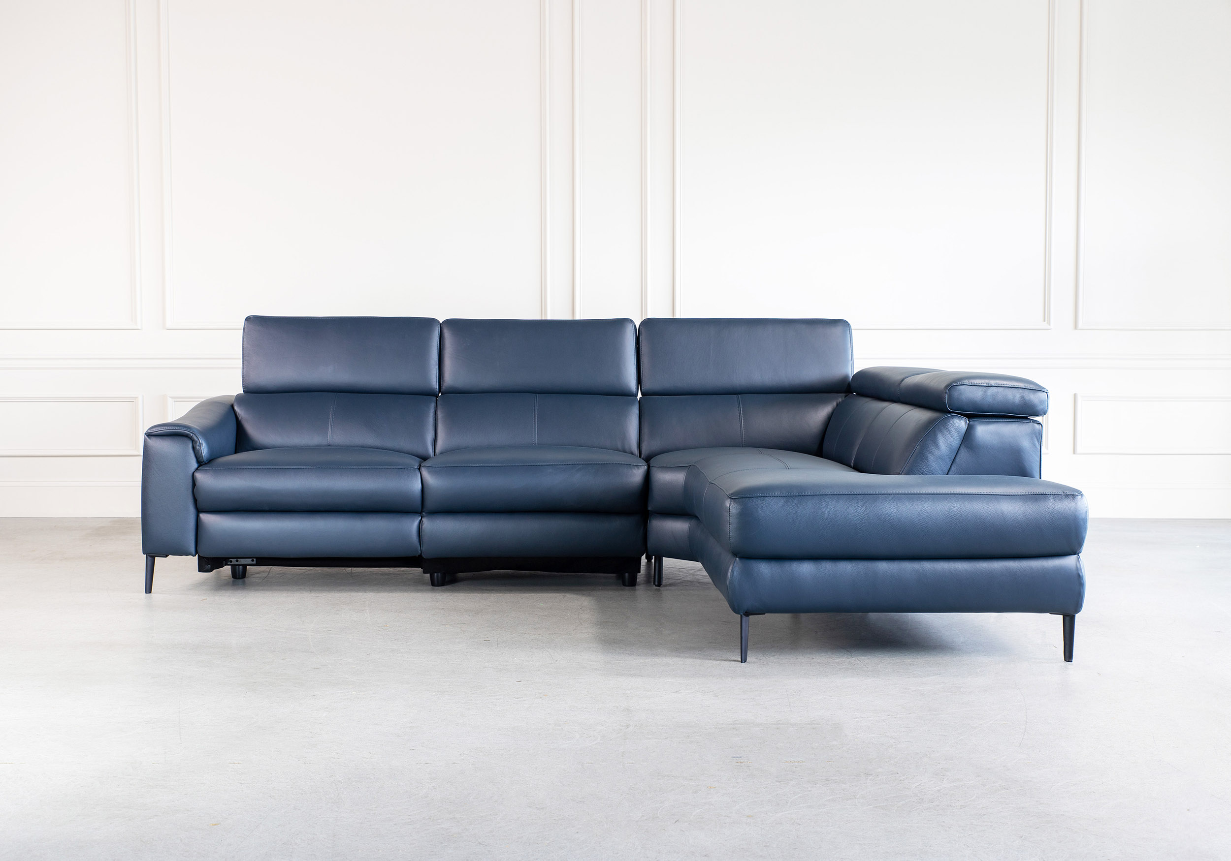 Barclay Large Sectional Midnight Blue Front Heads Up SR Barclay Large Sectional Midnight Blue Front Heads Up SR
