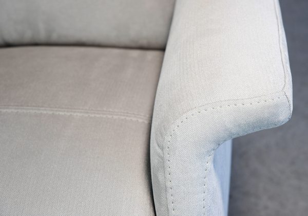 Space SPI3600 Recliner in Dove, Detail