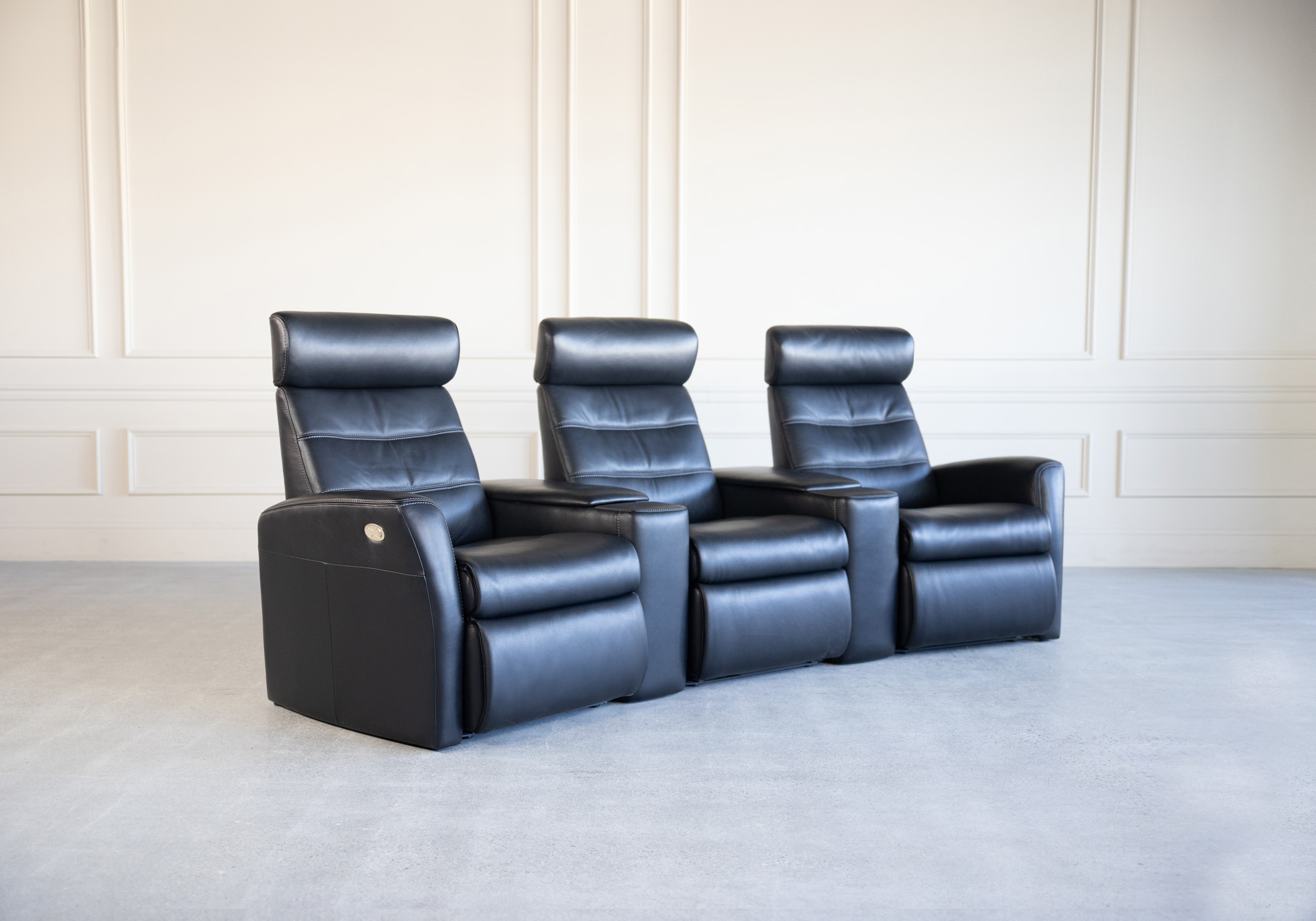 H2 King Theatre Seating Raven Angle