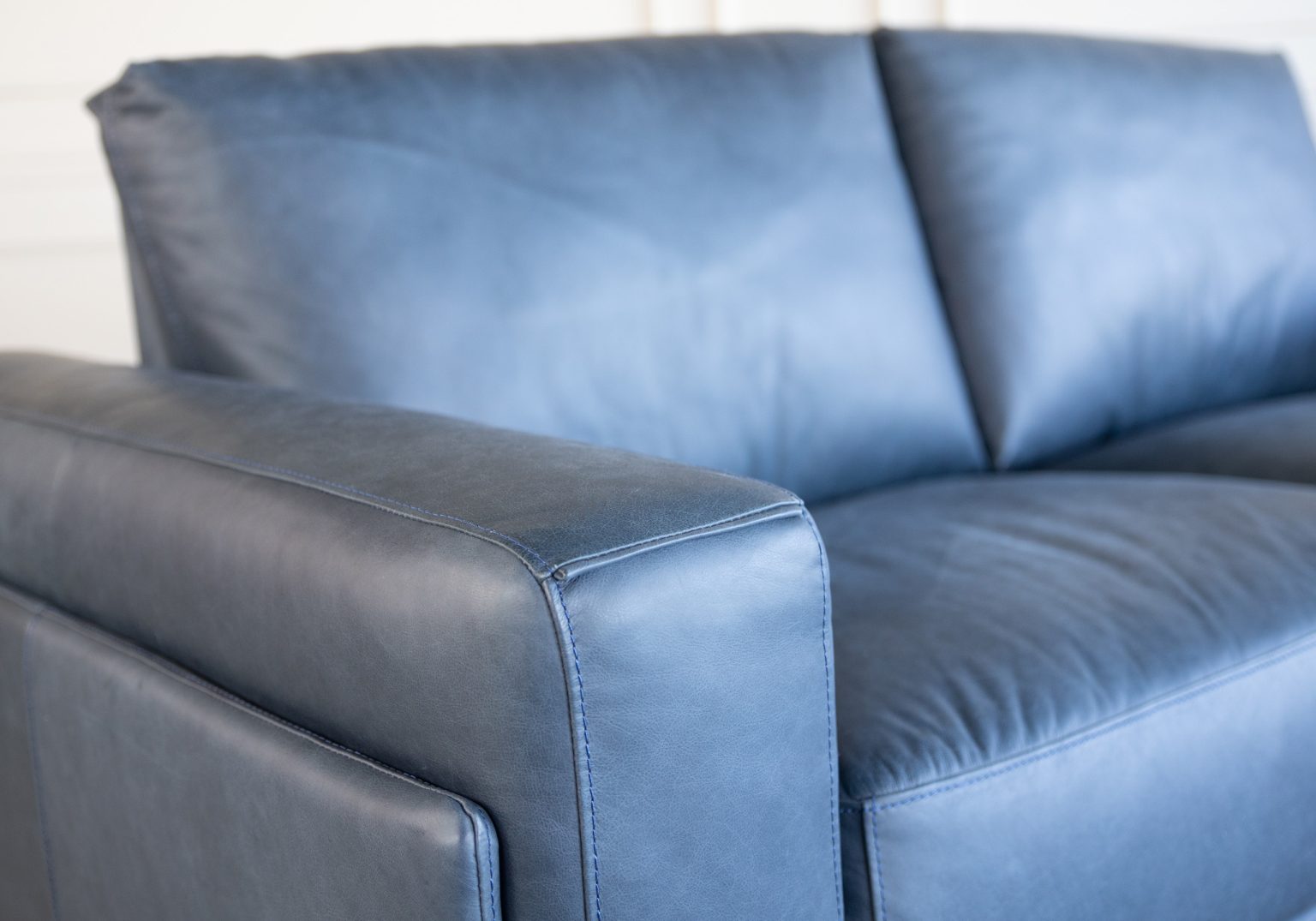 Turin Sofa Vintage Blue Detail