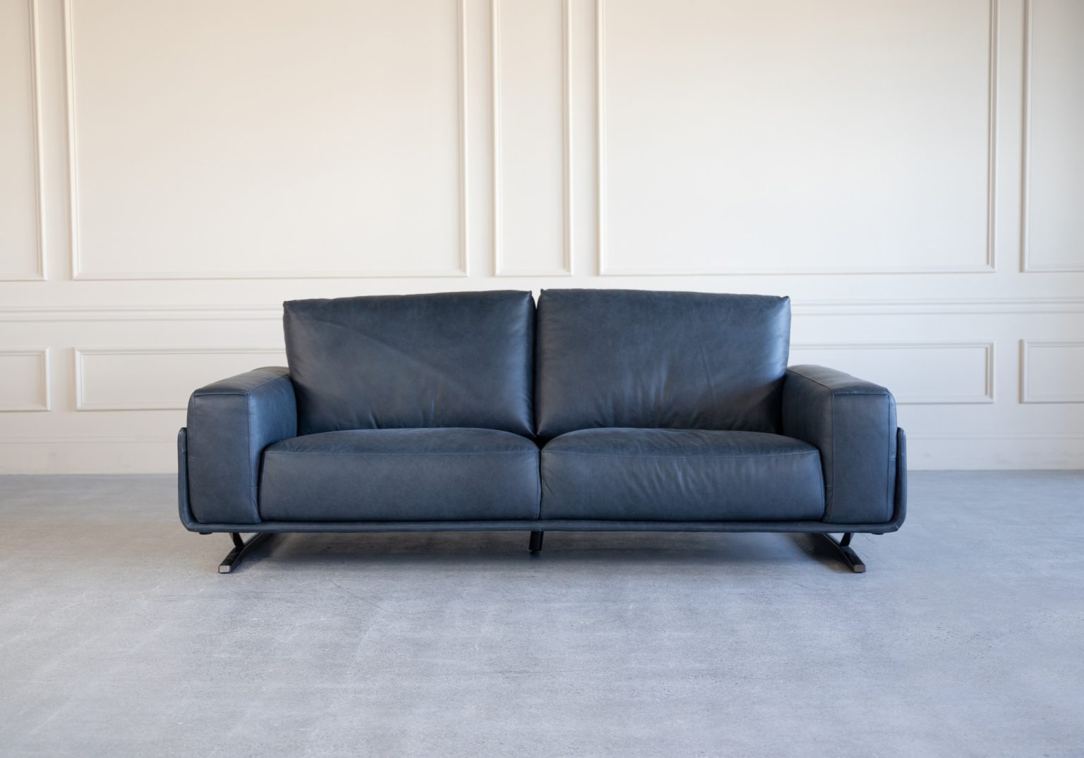 Turin Sofa Vintage Blue Front 1