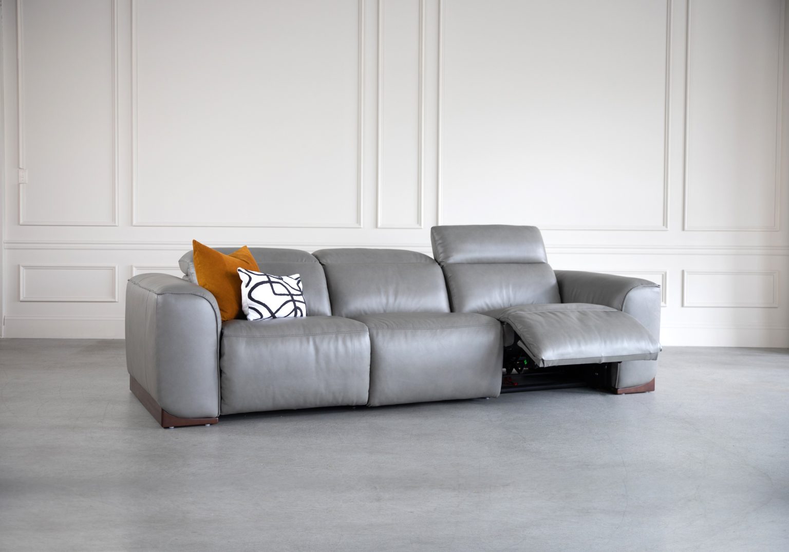 Karl Large Pwr Sofa LGrey U71 Angle Single Recline Pillows