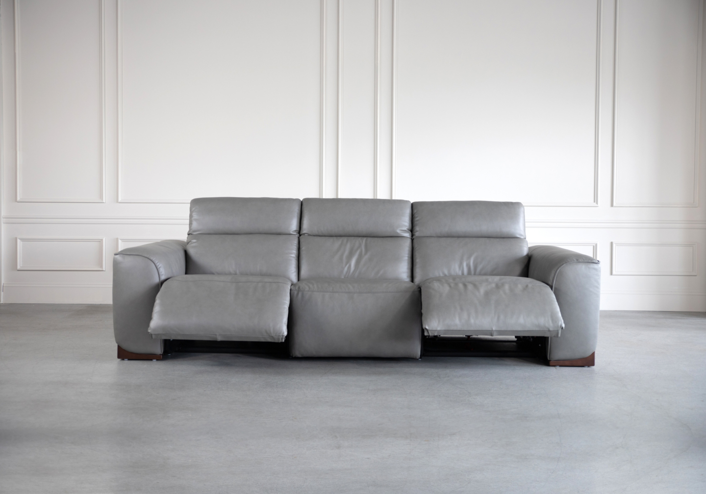 Karl Large Pwr Sofa LGrey U71 Front recline headrests up